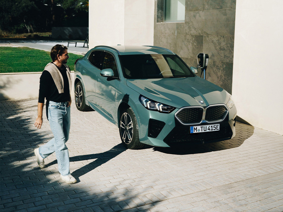 BMW iX2 eDrive20 M Sport<br>con Leasing finanziario WHY-BUY